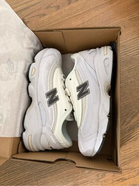 Brand new in box*New Balance 1000 Girl’s Running Sneakers